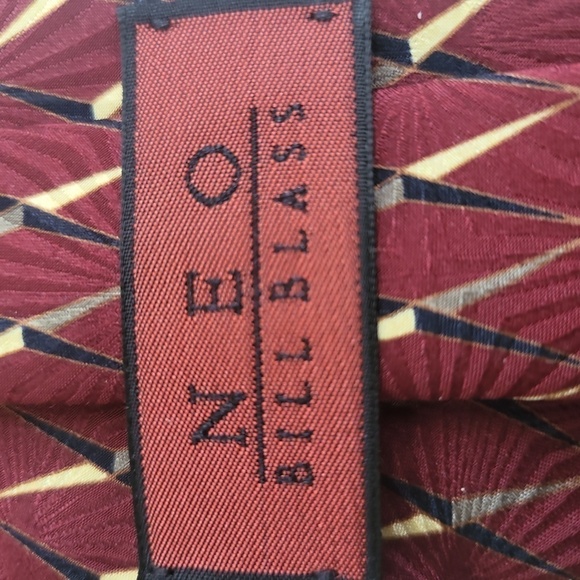 Bill Blass Cranberry Red Diamond Pattern Silk Tie - Picture 4 of 5